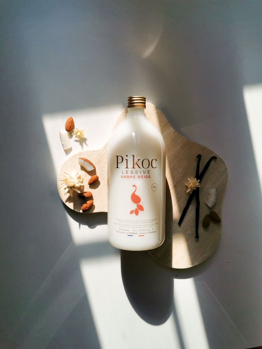 Detergente para ropa color beige ámbar