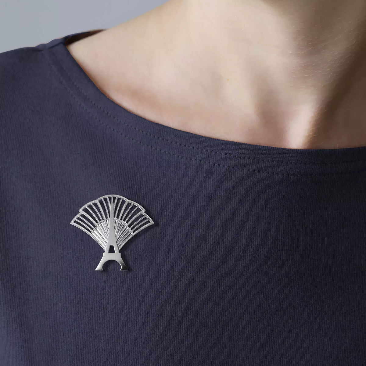 Broche Magnétique Eiffel Festive